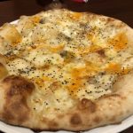 ピッツァ クアトロ フォルマッジ